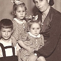 Gertrud Steffens, geb Hupprtz mit ihren Kindern